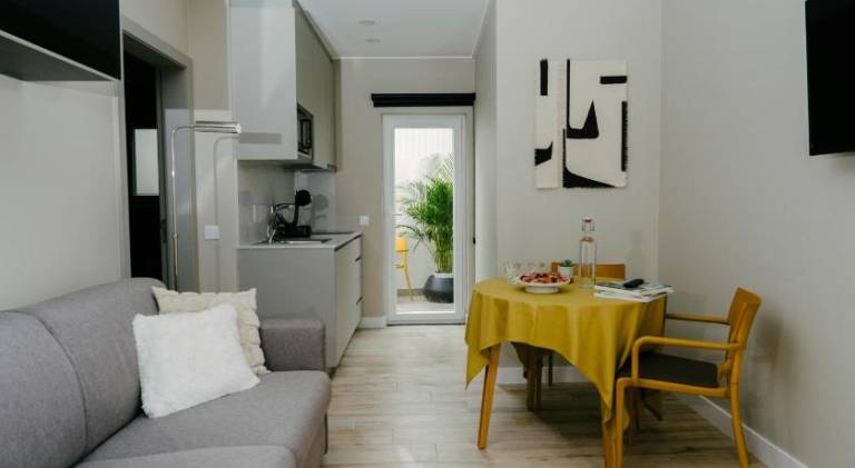 Apartment with terrace — photo 2
