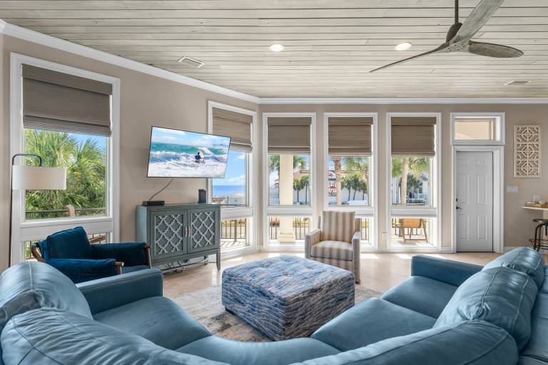 Children-friendly beautiful vacation home with yard, private pool & jacuzzi | Beach view | Pets are welcome — photo 3