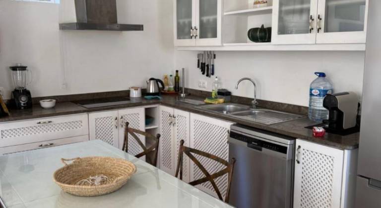 Vacation home with barbecue, terrace & yard | Good for workation — photo 3