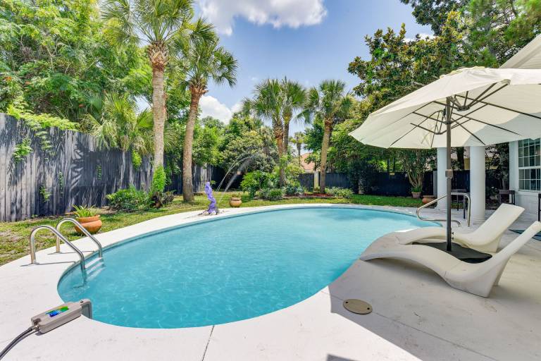 House with private pool & garden — photo 2