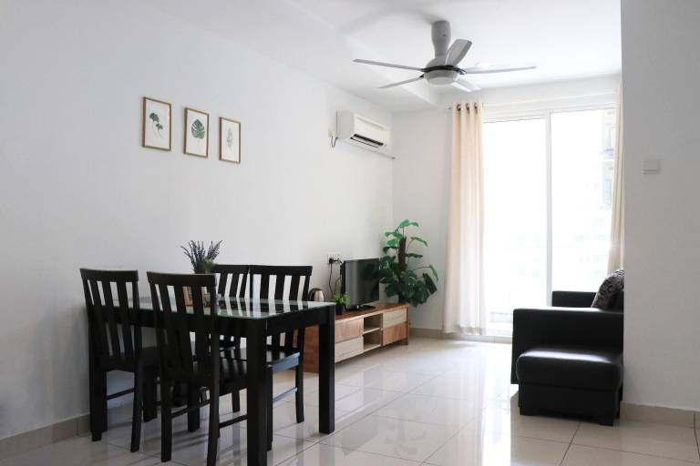 Big apartment | Near Wat Chayamangkalaram | Suitable for remote work | Pets are welcome in George Town