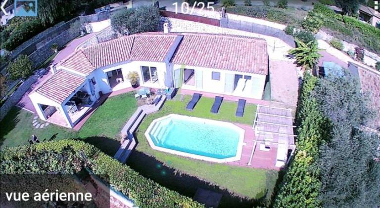 Villa with pool — photo 5