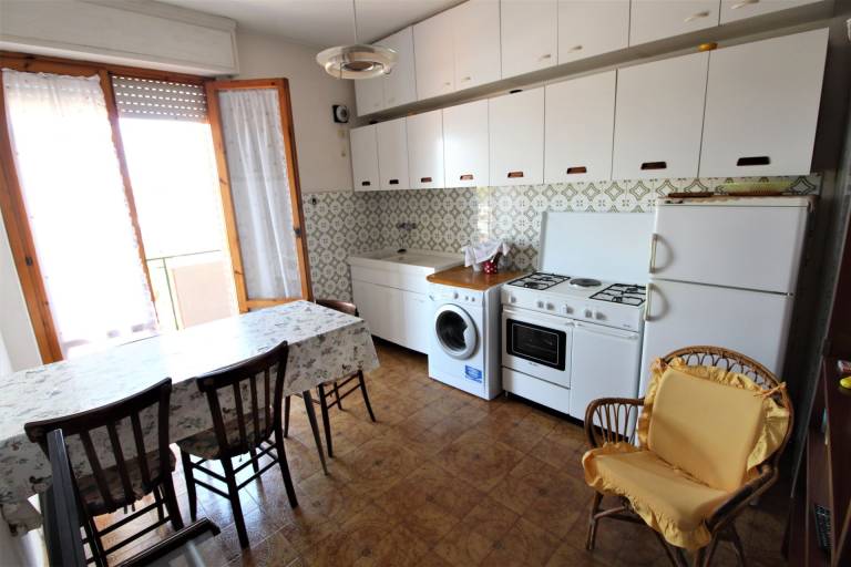 Apartment with patio — photo 3
