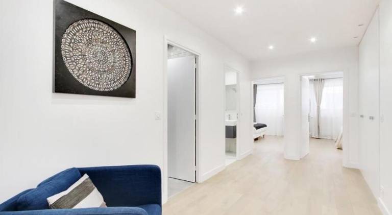 TROCADERO/ EIFFEL TOWER - 3 Bedrooms- All New! — photo 4