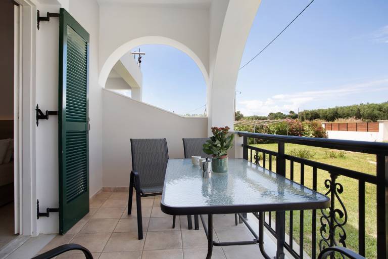 Apartment with fast internet & garden | Garden view — photo 2