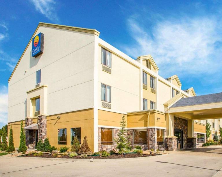 Comfort Inn & Suites Kansas City - Northeast in Kansas City, MO
