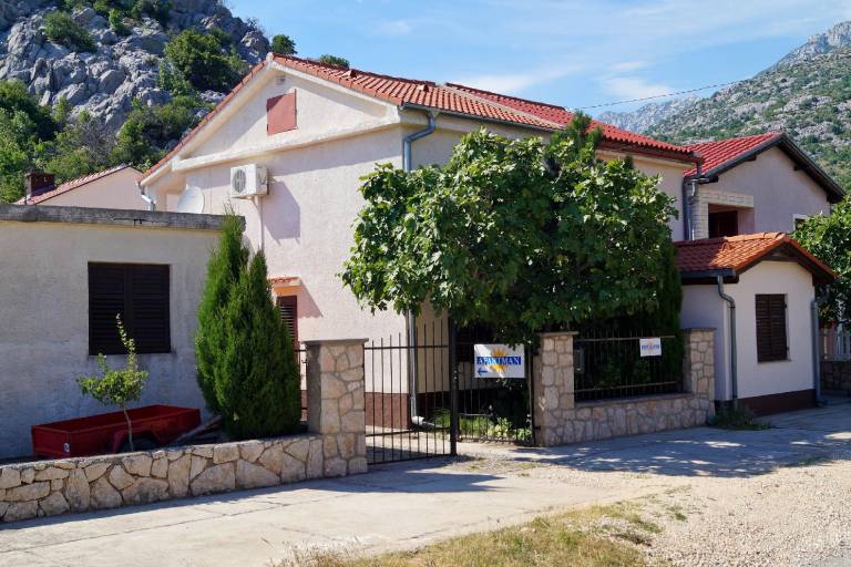 Apartma  Karlobag