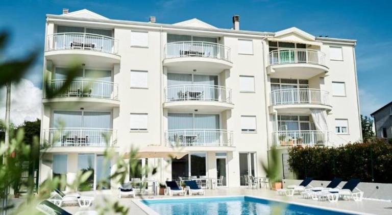 Apartment with pool in Umag
