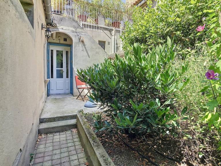 House with yard — photo 4