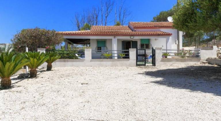 House with garden, terrace & barbecue in Ragusa