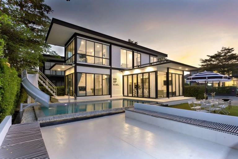 House with grill, patio & pool in Chonburi