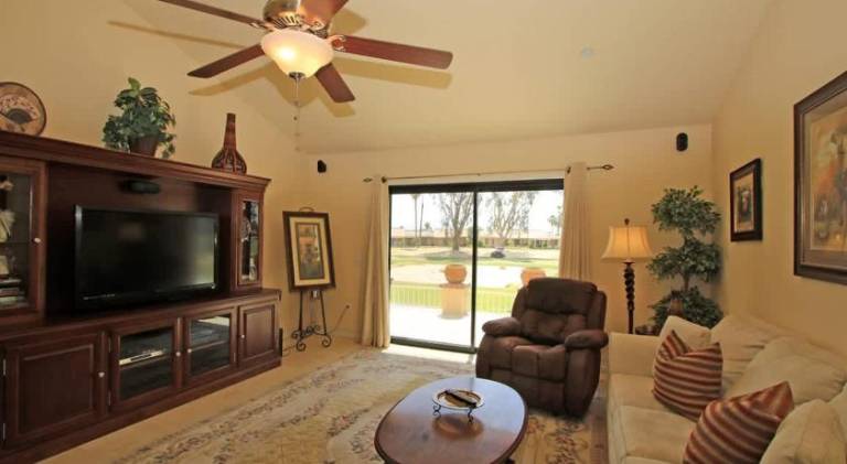 Nice vacation home with jacuzzi | Pets are welcome in Palm Desert, CA