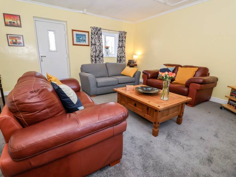 Family-friendly cottage with yard | Pet-friendly — photo 4