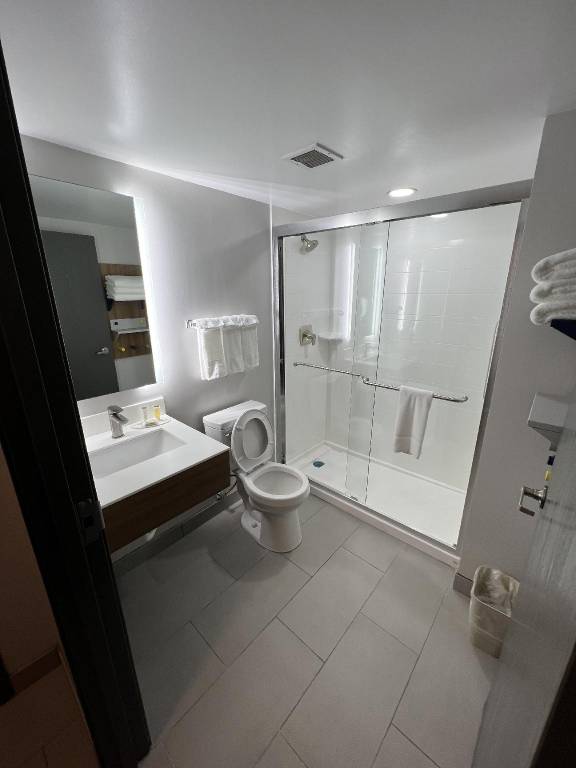 Charlotte/Northlake Inn & Suites — photo 5