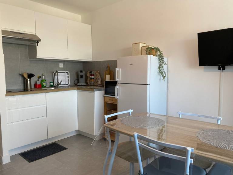 Cozy apartment near the Thermal Baths in Balaruc-les-Bains — photo 4