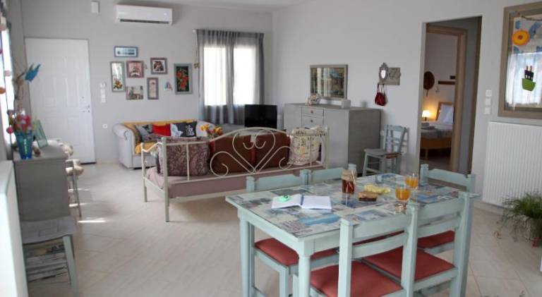 Holiday apartment with patio & yard | Perfect for remote work in Chania