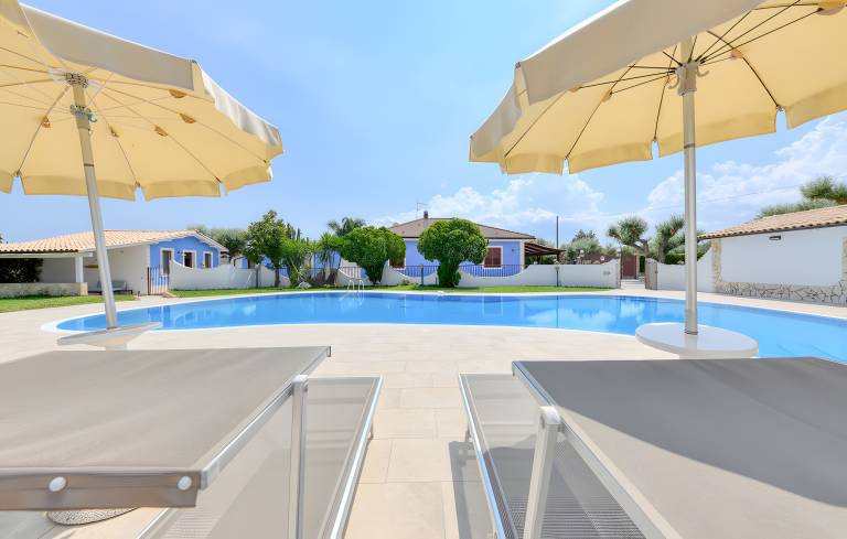 Children-friendly beautiful villa with BBQ, private pool & yard | Garden view | Pets are welcome — photo 5