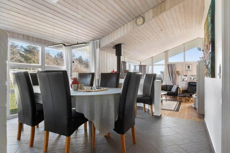 Vacation home with patio, sauna & BBQ — photo 4
