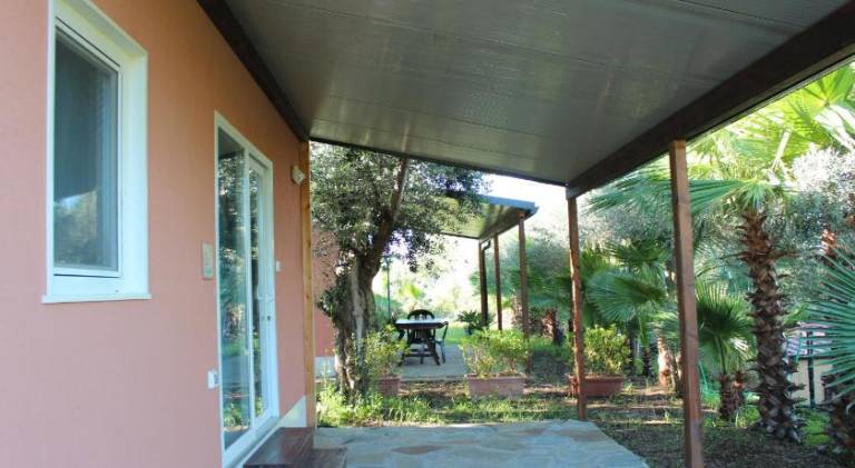 Serviced apartment with pool, patio & garden | Dogs allowed — photo 5