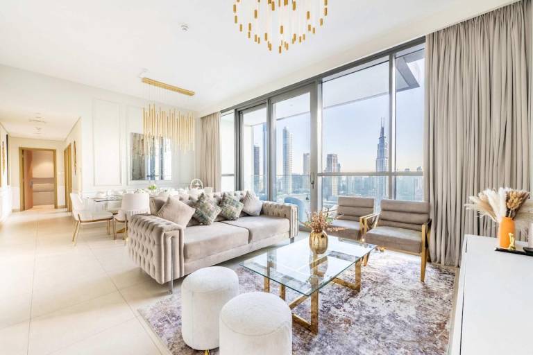 House with garden, private pool & BBQ | Close to Burj Khalifa | Perfect for remote work in Dubai