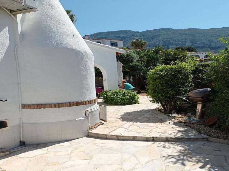Ample bungalow with pool, terrace & garden | Pets allowed — photo 4