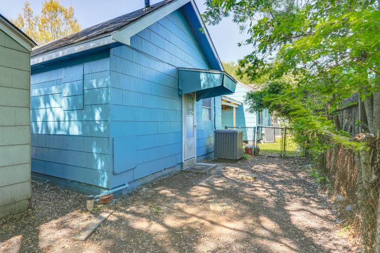 12 Mi to Lake Access: Port Arthur Apt w/ Yard — photo 3