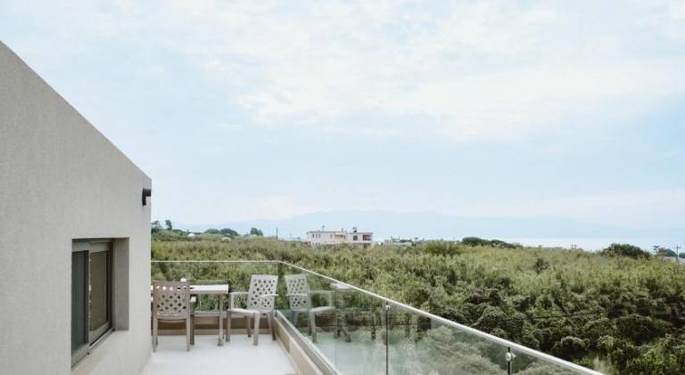 Beautiful holiday apartment with patio | Next to the beach | Dogs allowed in Platanias
