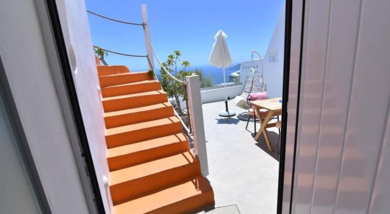 Holiday apartment with pool, jacuzzi & patio — photo 5