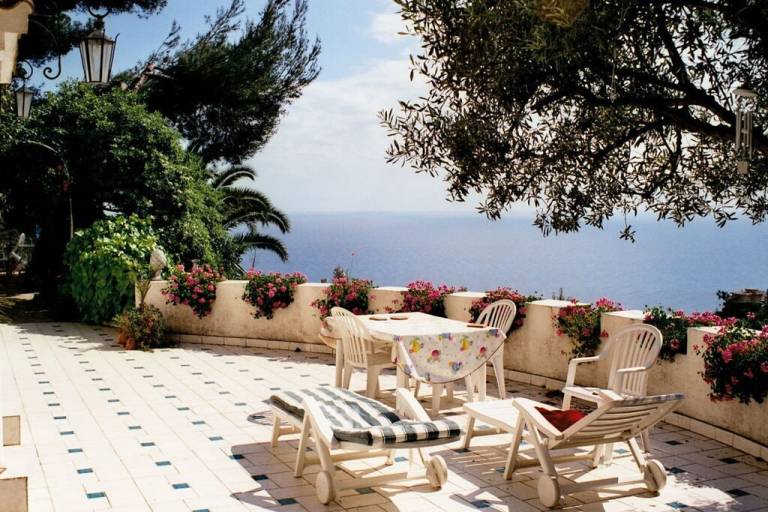 Pleasant vacation home with patio & garden | Dogs allowed — photo 2
