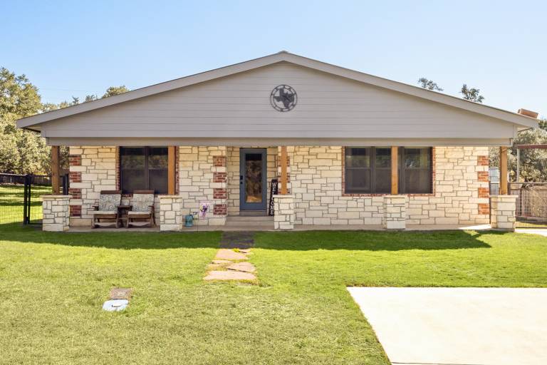The Rustic Soak Farmhouse in Canyon, TX