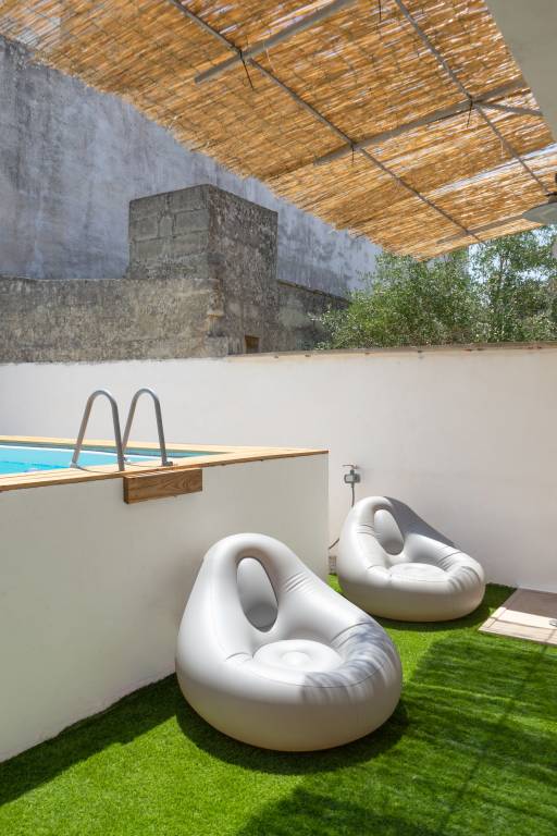 Family-oriented villa with barbecue & private pool | Pool view | Pets are welcome — photo 2