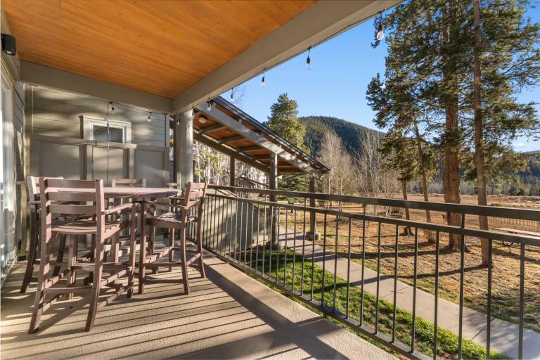Pleasant apartment with pool, hot tub & sauna | Lake view | Dogs allowed — photo 2