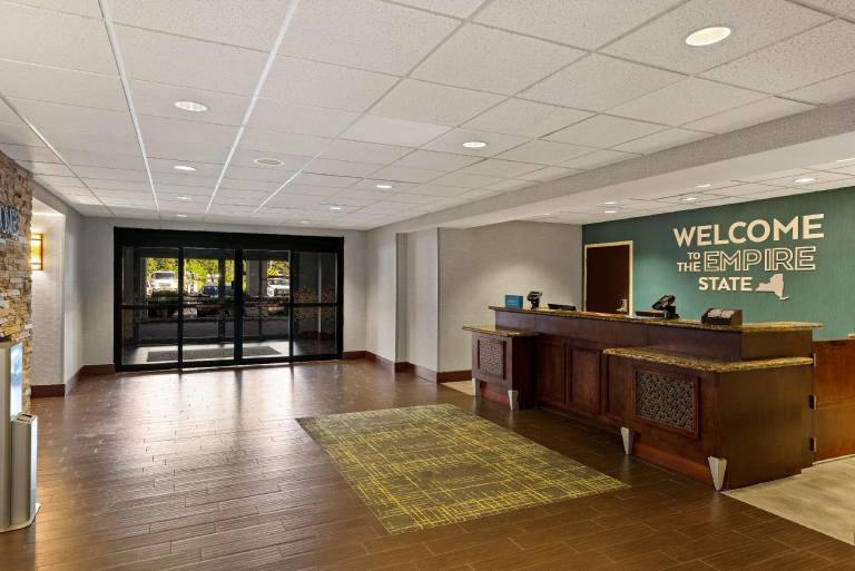 Hampton Inn & Suites Poughkeepsie — photo 5