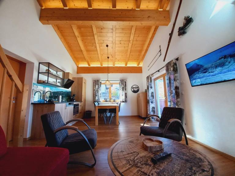 Apartment with patio & yard — photo 2