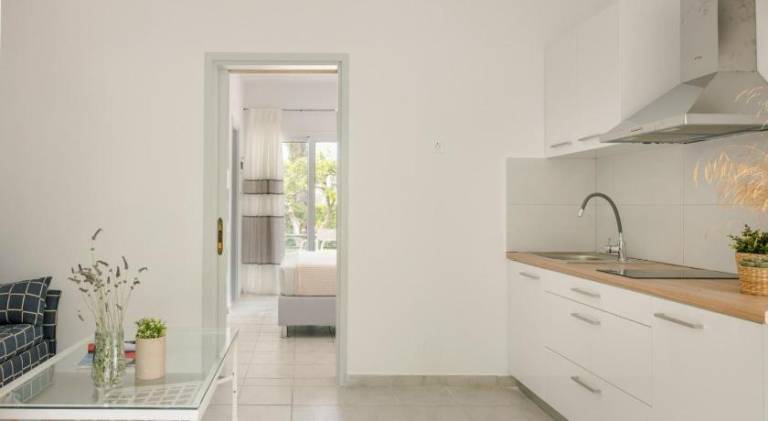 Rental apartment with garden, pool & grill — photo 4