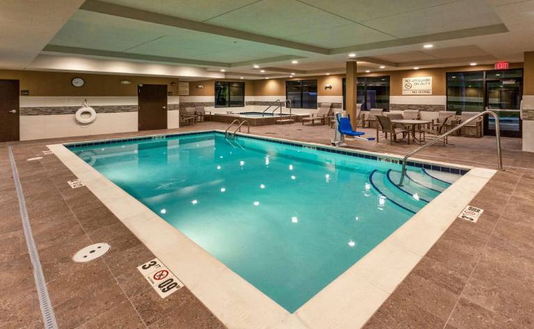 Hampton Inn & Suites Duluth North/Mall Area — photo 4