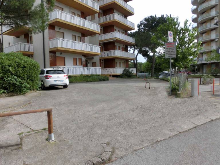 Rental apartment with yard — photo 3