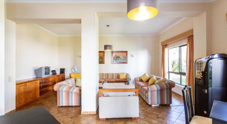 Host Wise - Bright Cozy Flats w Terrace & Pool — photo 2
