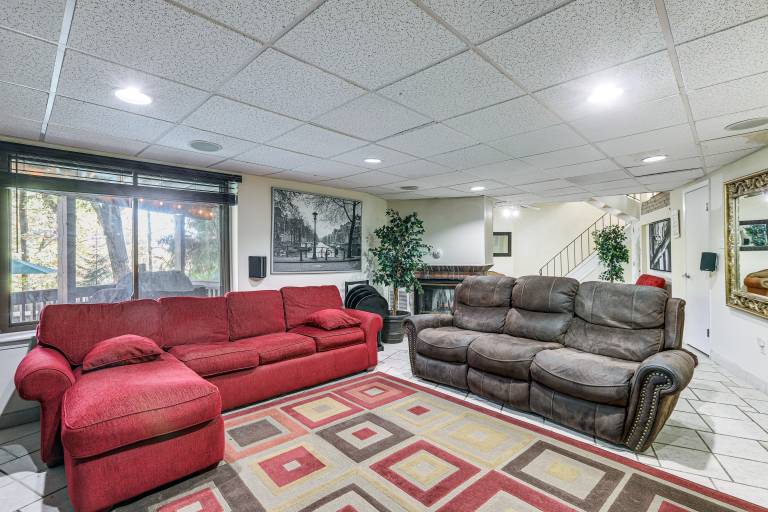 Spacious King of Prussia Home w/ 2 Game Rooms — photo 5