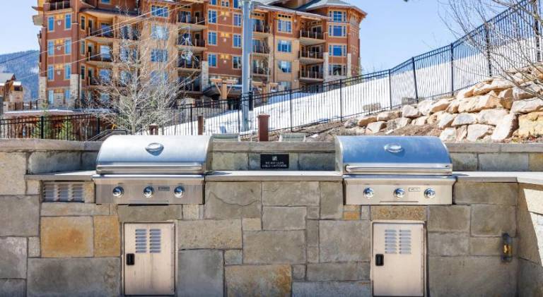 Spacious rental apartment with pool & jacuzzi | Ski nearby | Dogs allowed in Park City, UT