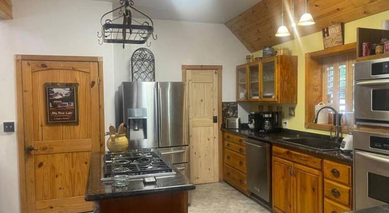 House with grill — photo 3