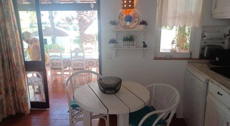 Villa with private pool, yard & barbecue | Pets allowed — photo 5