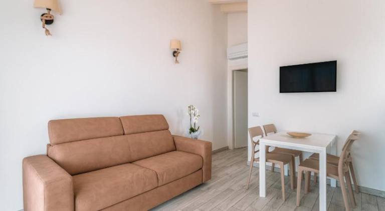Apartment with patio | Beach nearby | Pet-friendly — photo 2