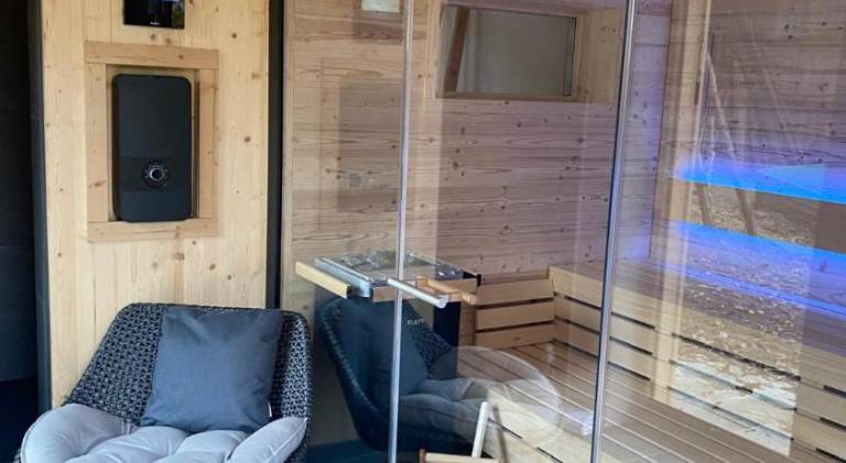 Apartment with terrace, sauna & yard — photo 3