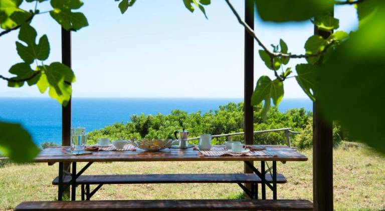 Vacation home with terrace, hot tub & BBQ — photo 3