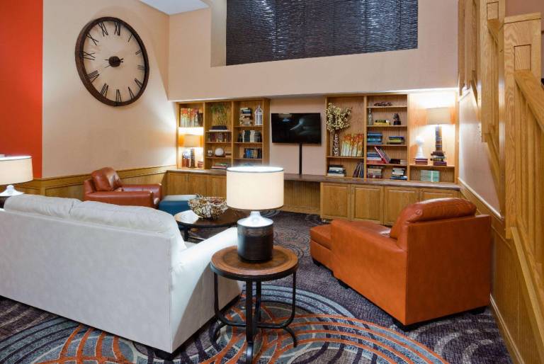 AmericInn by Wyndham Shakopee Near Canterbury Park — photo 4