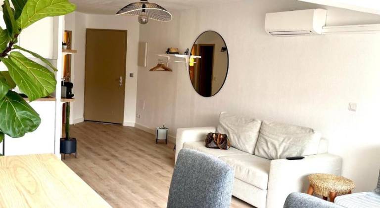 Apartment with pool — photo 4