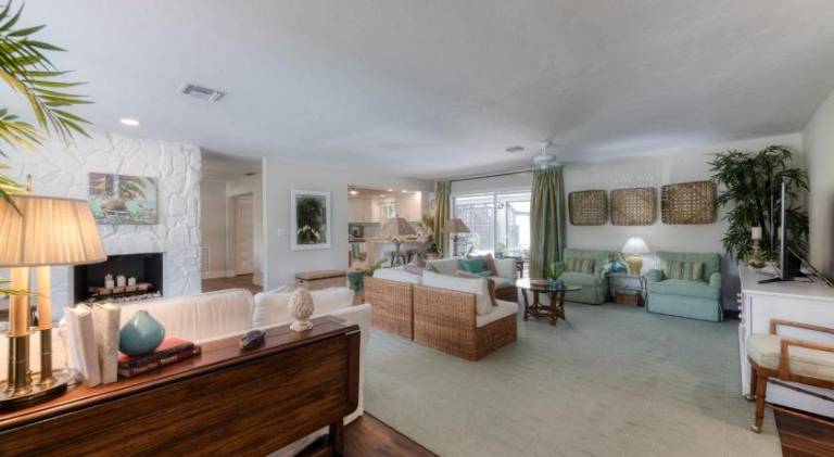 Apartment with pool — photo 2