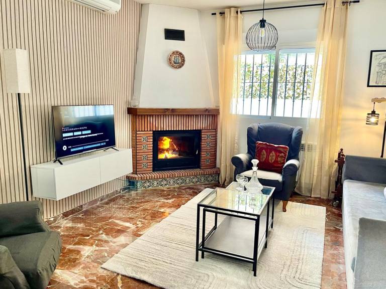 Casa Rural Lomalinda: Mountain Views, Wi-Fi, and Air Conditioning in Granada