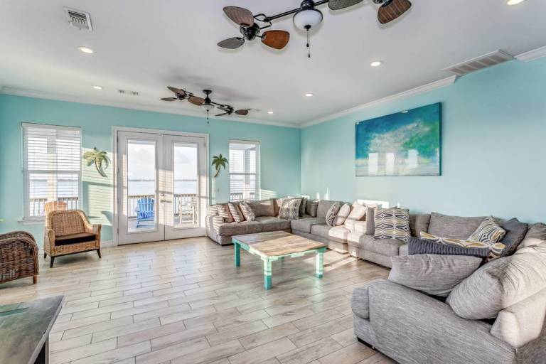 Baywatch Beach House Private Pool Sound Views Beach Service Included Dog Friendly — photo 3